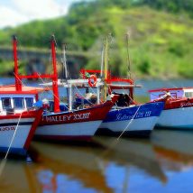 Barcos ancorados em Itanhaém/SP